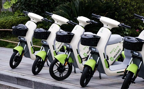 整齊停放在路邊的喵走共享電單車 整齊停放在路邊的喵走共享電單車